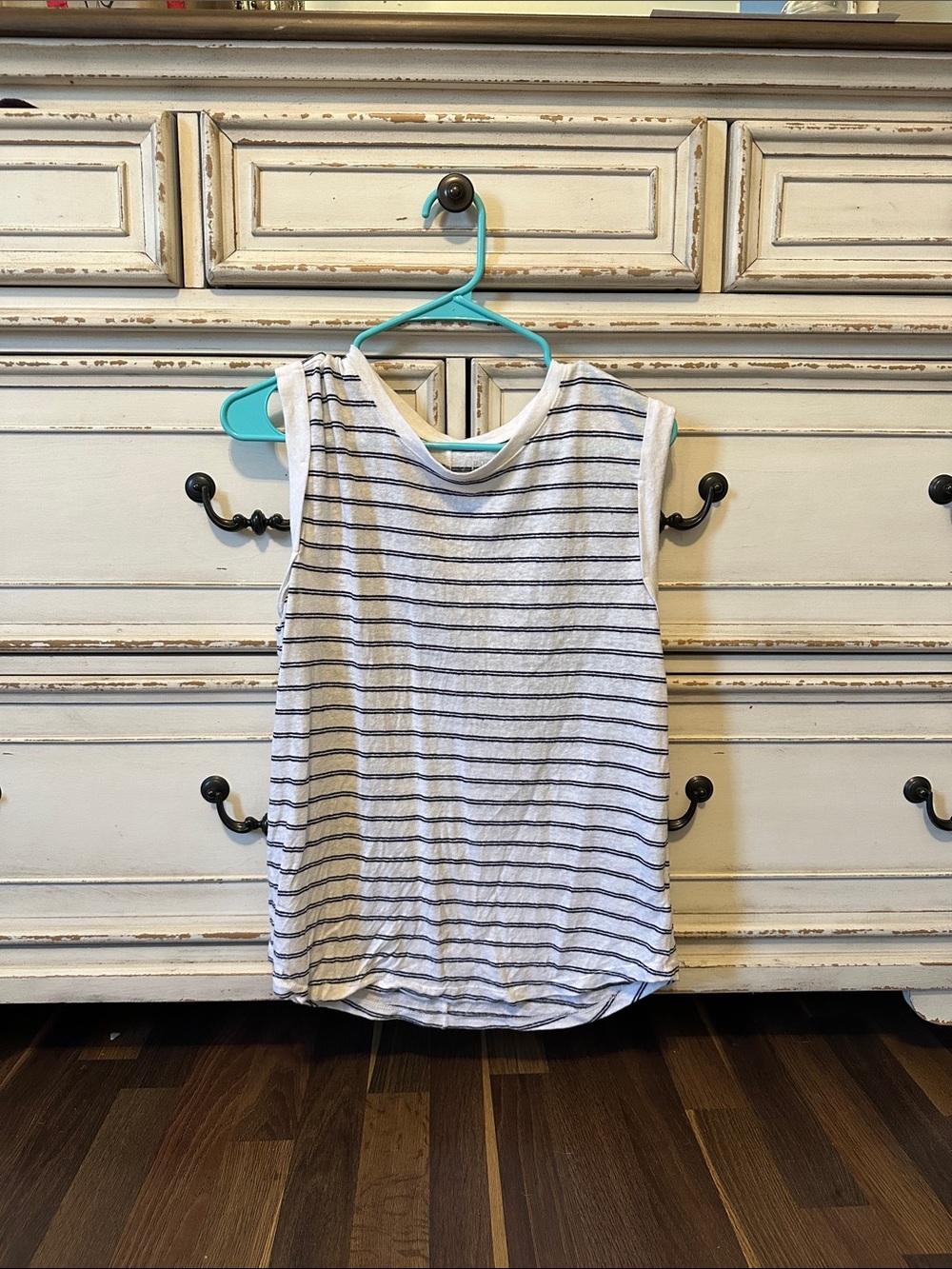 Gap Women’s White Striped Sleeveless Tank Top
